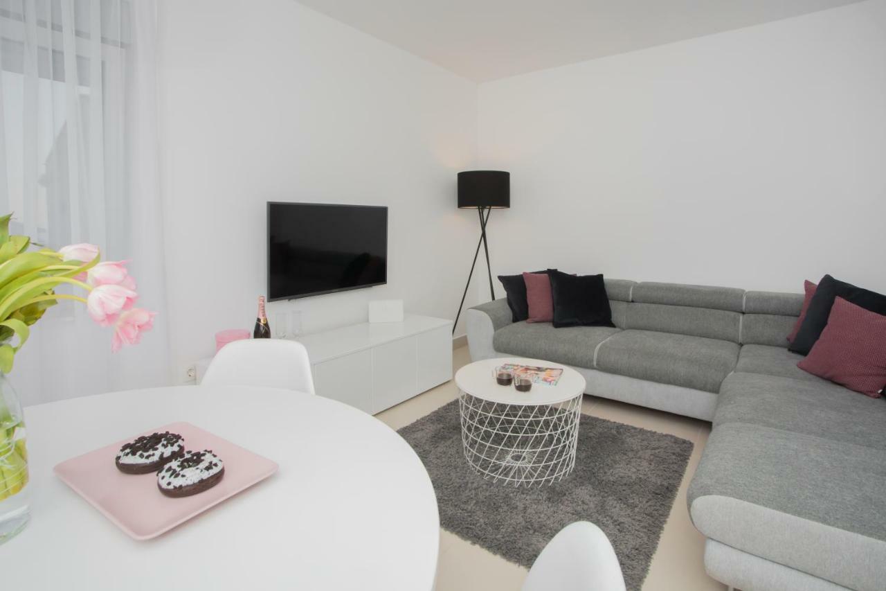 Apartment Luni Primosten Exterior photo